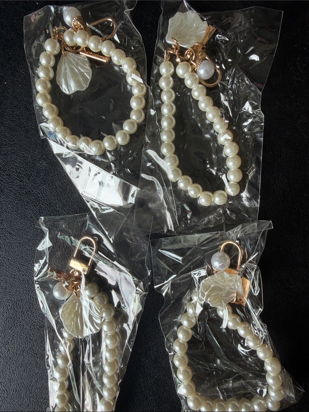 4 pearl bag charms - Picture 2 of 2